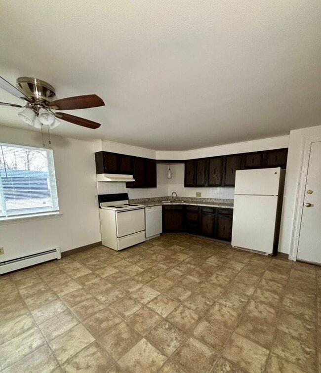 Building Photo - 28 Losson Garden Dr