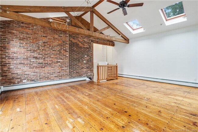 Foto del edificio - 239 Bradley St