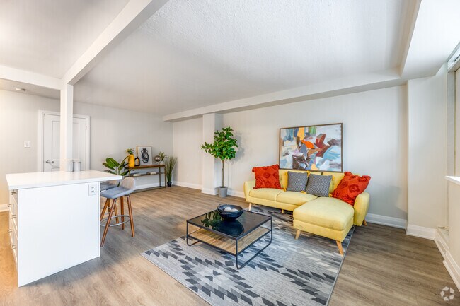 2BR, 1BA - Salon - 71 Parkwoods Village