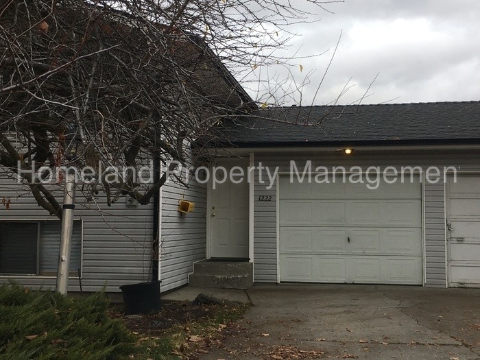 Foto principal - 2 Bedroom 1 Bath Duplex