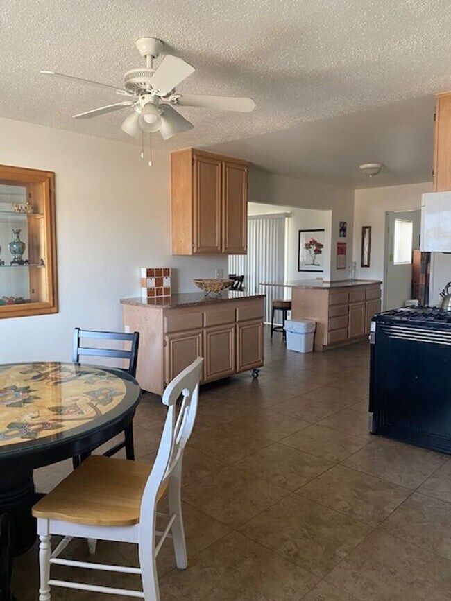 Foto del edificio - All appliances & All utilities Included! F...