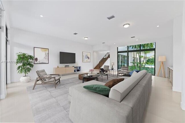 Building Photo - 16680 Botaniko Dr N