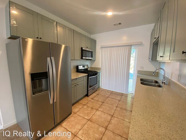 Building Photo - 4 br, 2 bath House - 845 Grape Street