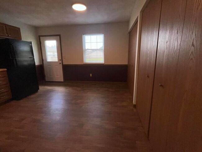 Building Photo - 907 Terrace Ct
