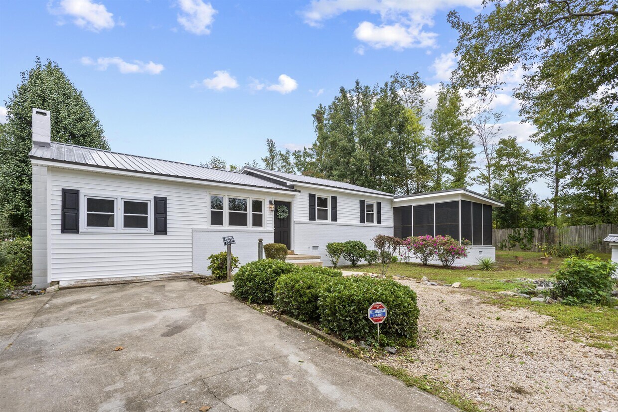 Primary Photo - 413 Lincoln McKay Dr