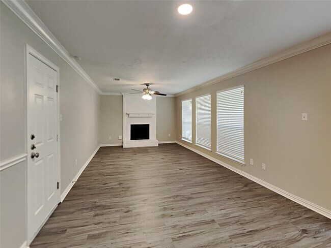 Building Photo - 15506 Swan Creek Dr