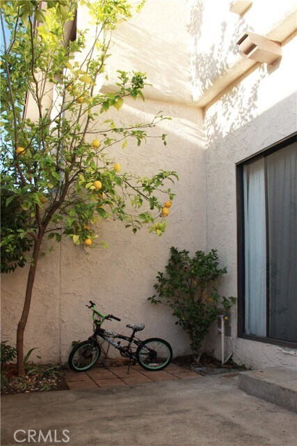 Foto del edificio - 848 W Huntington Dr