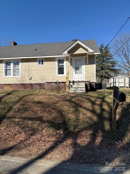 Foto principal - 301 Plymouth St