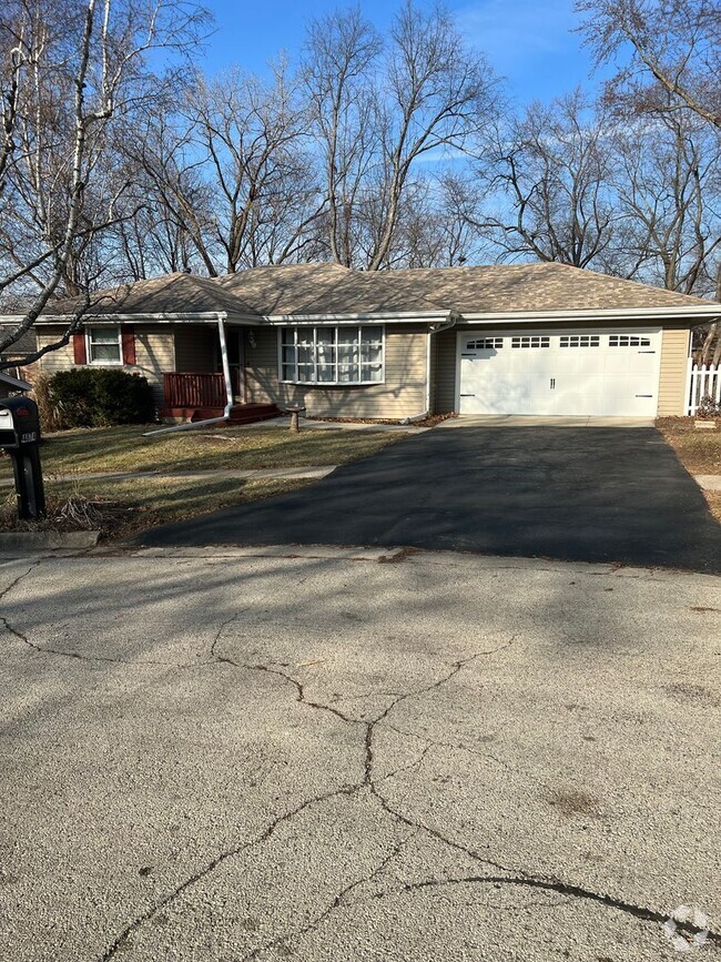 Building Photo - 4874 E Lawn Dr