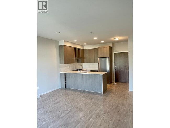 Building Photo - 6283-6283 Kingsway
