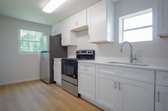 Building Photo - 37705 Primo Dr
