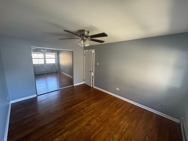 Building Photo - 3014 W 59th St