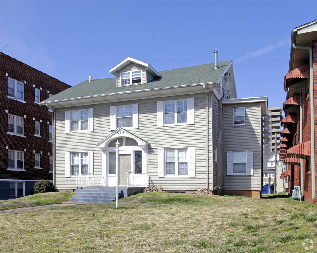 Foto del edificio - 919 E Elm St