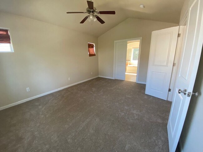 Foto del edificio - Move in Special $500 off first months rent...