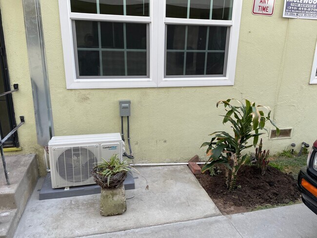 Foto del edificio - 937 E Hyde Park Blvd