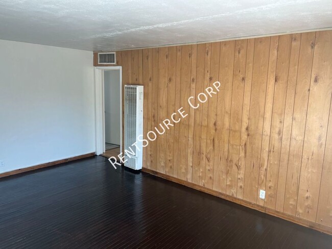 Building Photo - 2 Bedroom Home For Rent in Barstow