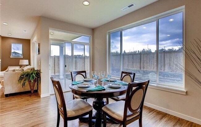 Foto del edificio - Beautiful 4 bedroom 2.5 bath house in Auburn