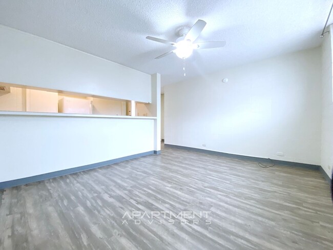 Building Photo - $500 1ST MONTH RENT SPECIAL | EXTREMELY SP...