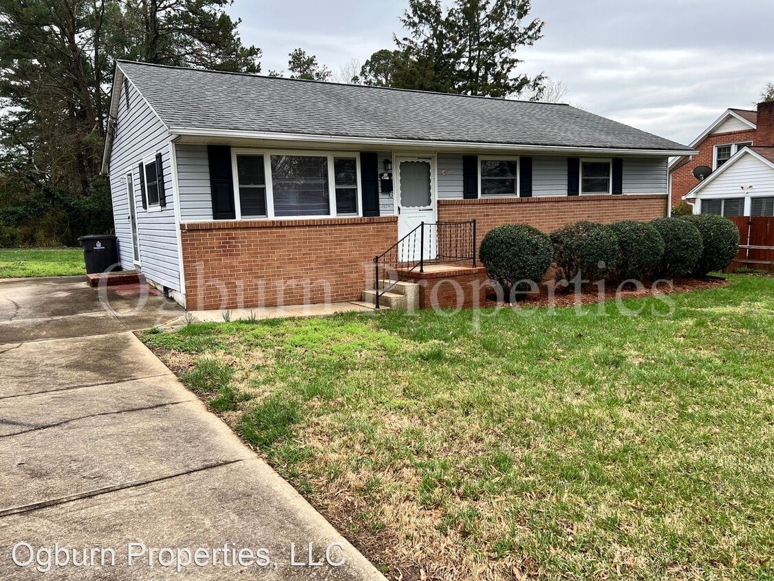 Primary Photo - 3 br, 1 bath House - 1104 OAK GROVE ROAD