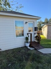 Building Photo - 5519 Rio Sabinas St