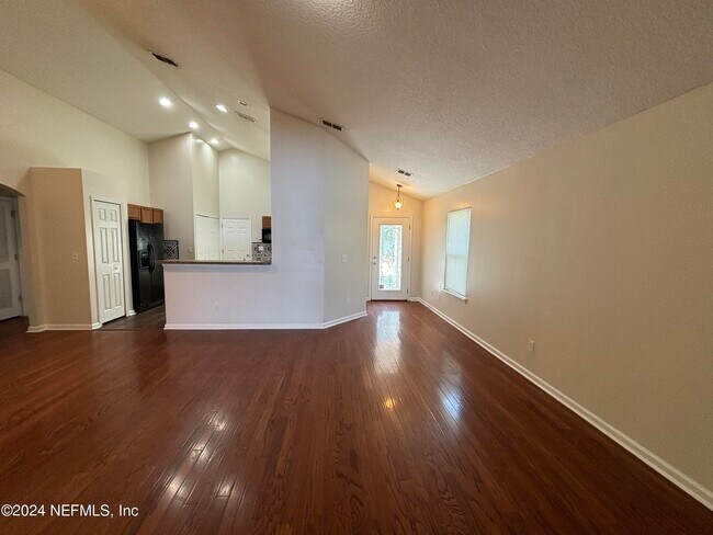 Foto del edificio - 11046 Campus Heights Ln