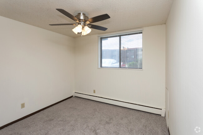 2BR, 1BA - 925SF - Cedar Park Apartments