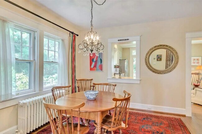 Foto del edificio - Charming & Pet-Friendly Downtown Gem