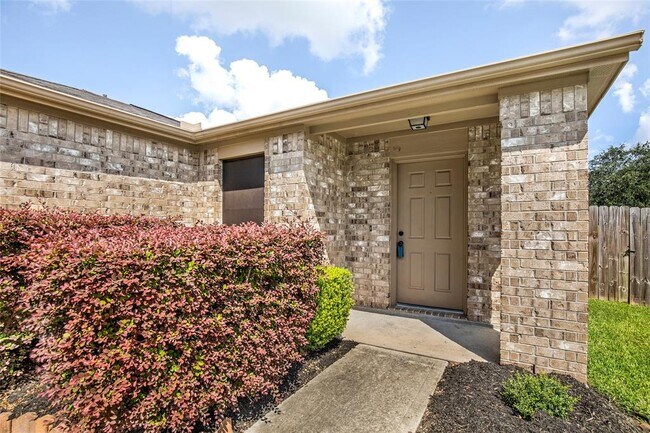 Foto del edificio - 9415 Shaded Pines Dr