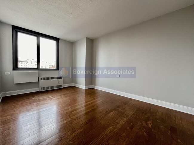 Foto del edificio - 3333 Broadway