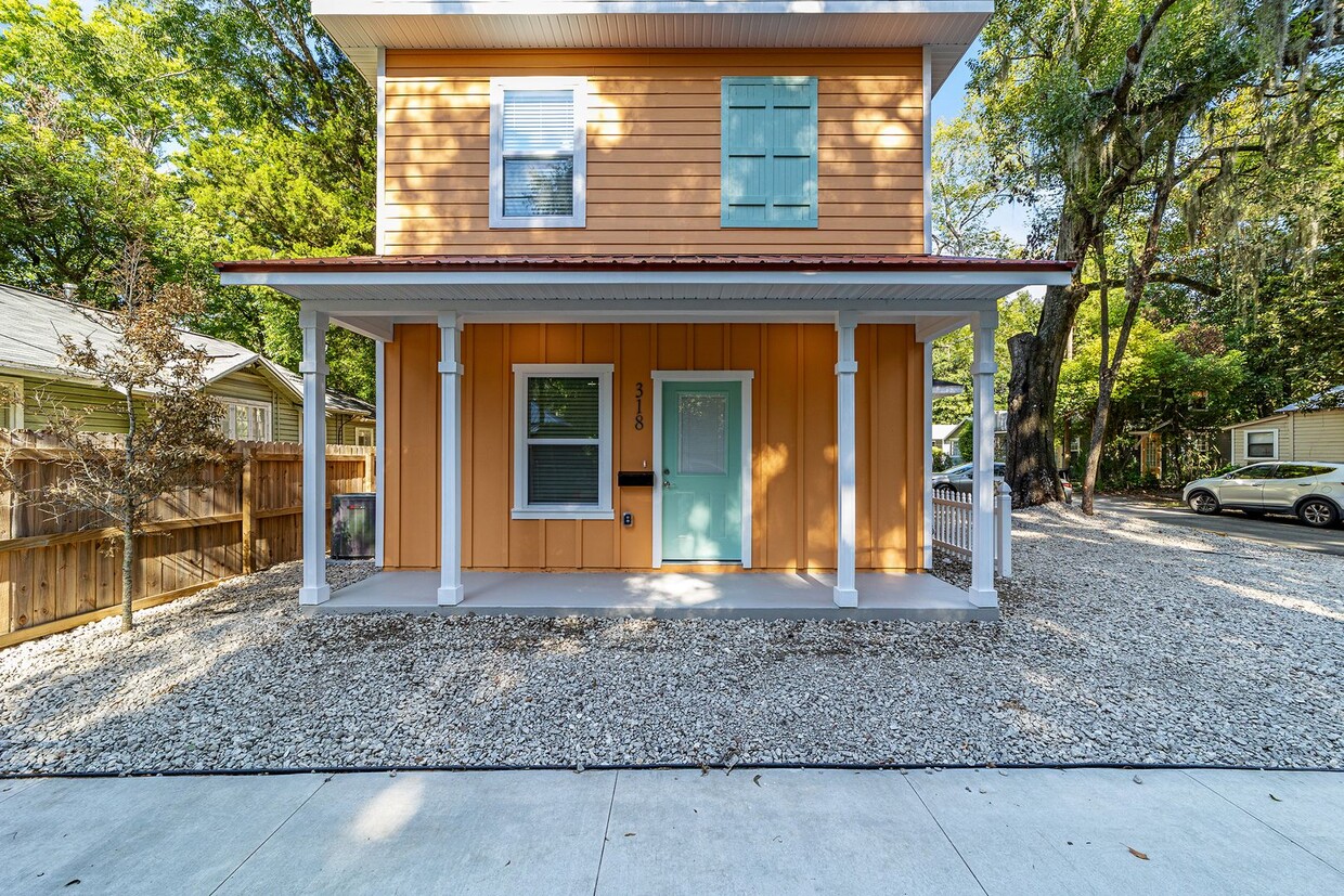 Primary Photo - 3 BED/ 3 BATH NEAR UF! READY FOR FALL 2025