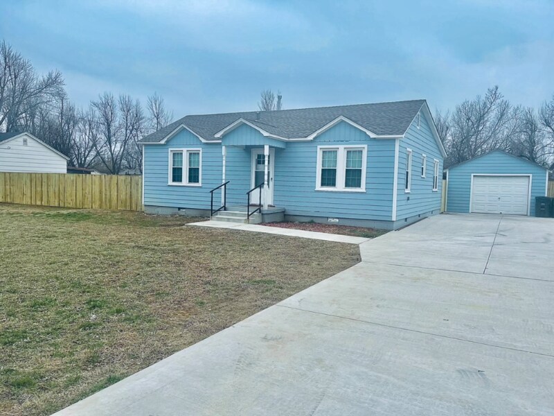 Primary Photo - 3924 Thomas Dr