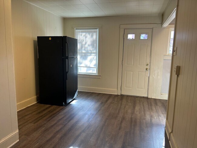 Building Photo - Newly Renovated, 2 Bedroom Lancaster City ...
