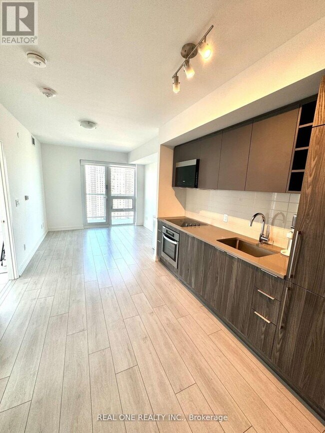 Building Photo - 2033 Kennedy Rd