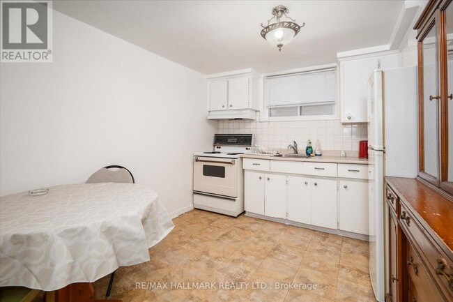 Building Photo - 224 Pickering St