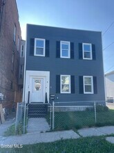 Building Photo - 6 Broadway