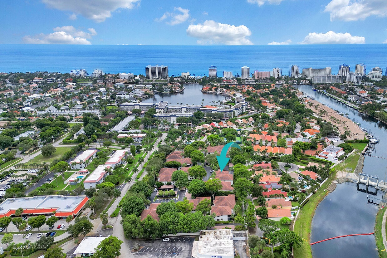 Foto principal - 30 Pelican Pointe Dr