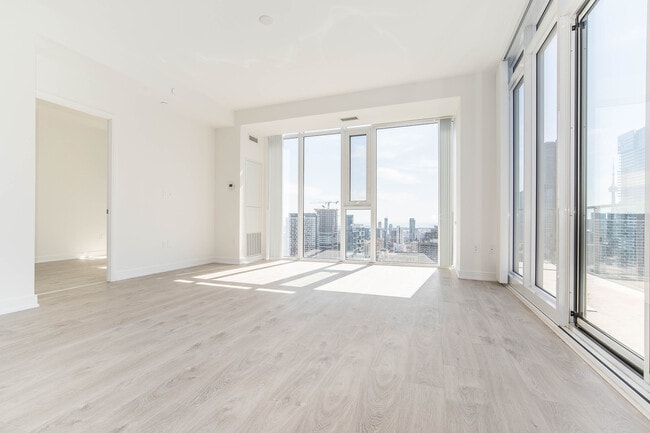 Building Photo - 50 Wellesley St E