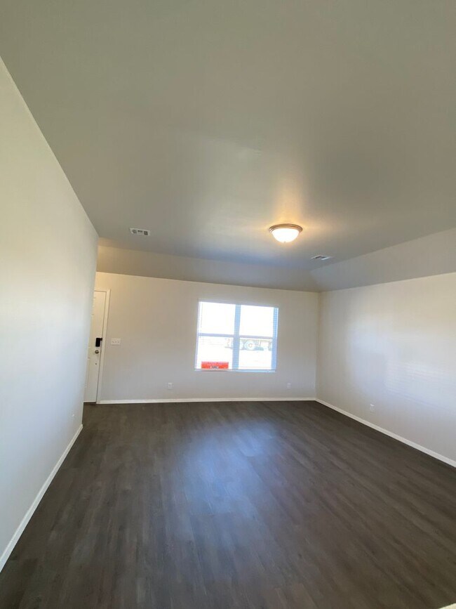 Building Photo - *PRE-LEASING* Three Bedroom | Two Bath Home in East Village!!