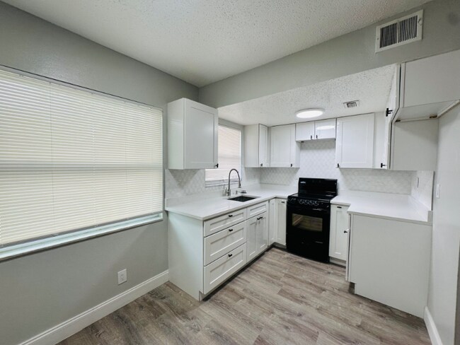 Foto del edificio - 618 93rd Ave N