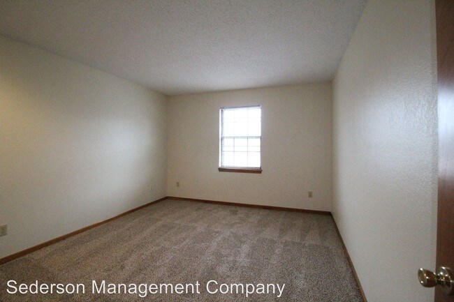 Building Photo - 135 N Saxony Dr