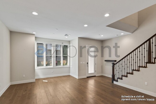 Building Photo - 850 Anson Ln