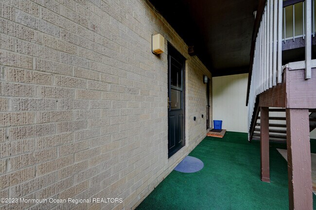 Building Photo - 58 Amberly Dr