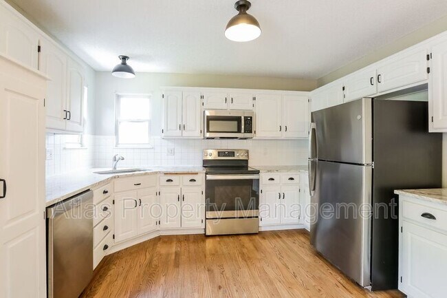 Building Photo - 3706 NE 81st Terrace