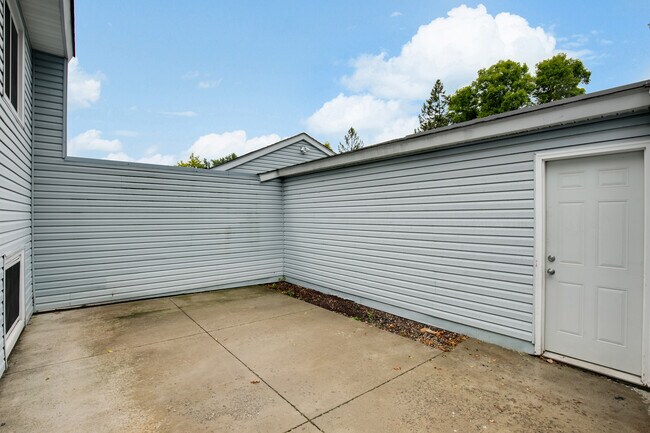 Foto del edificio - 12115 Drake St NW