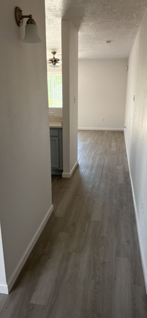 Building Photo - Beautiful 3 bed 2bath 2car garage with fre...