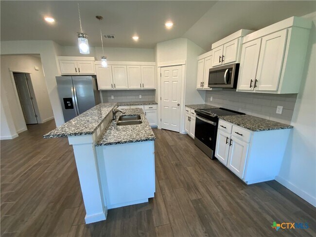 Building Photo - 1511 Fiddle Wood Wy