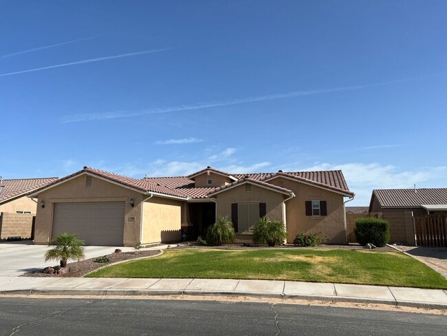 Building Photo - 4 BEDROOM 3 BATH HOME!