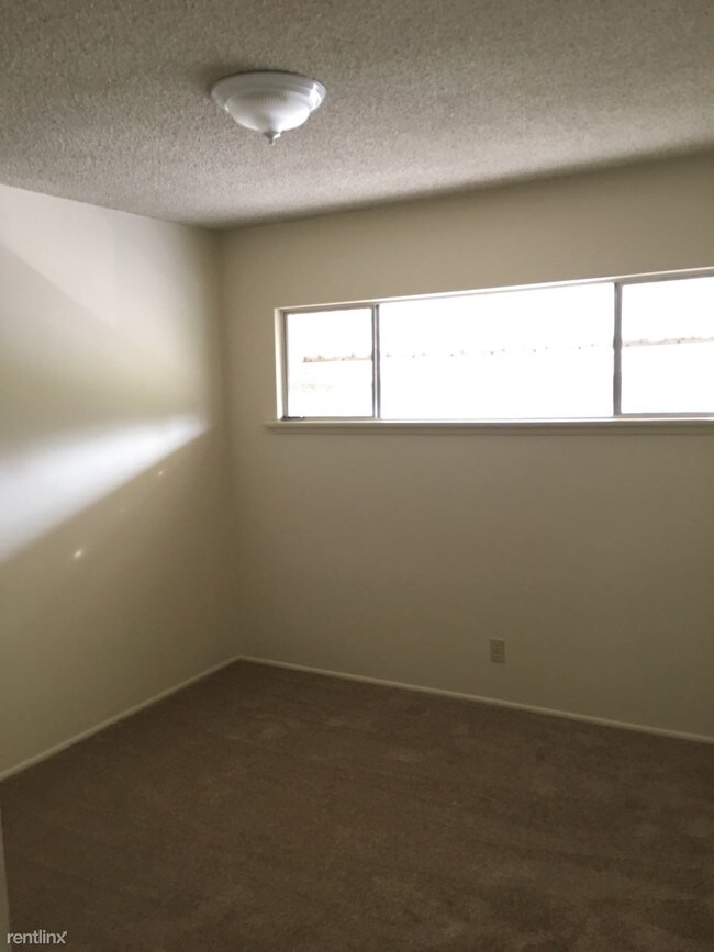 Foto del edificio - 4481 Chevy Chase Dr