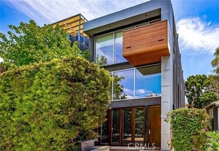 Building Photo - 414 Venice Way