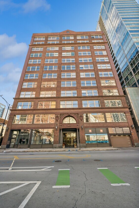 Foto principal - 161 W Harrison St